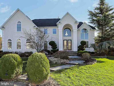 18 Manor House Ct Cherry Hill, NJ 08003