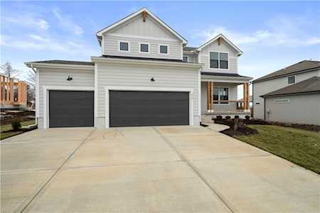 512 SE Carter Rd Lee's Summit, MO 64082
