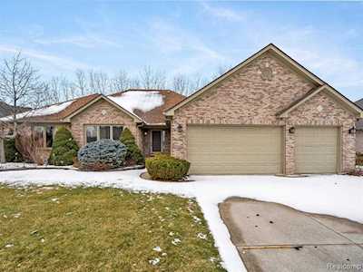 51103 Woodside Macomb, MI 48042