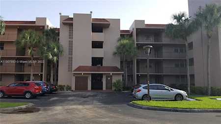9510 Seagrape Dr #205 Davie, FL 33324