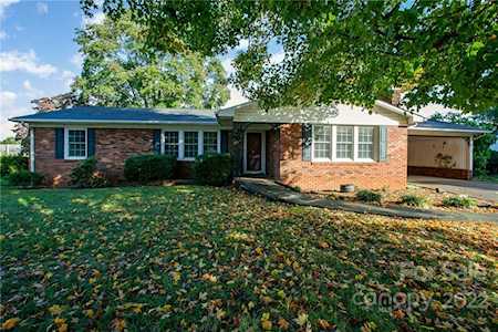 613 Carolina Ave N Statesville, NC 28677