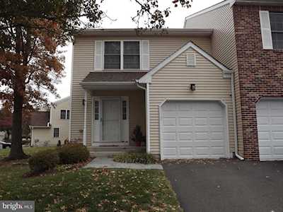 10 Pioneer Ct Ewing Twp, NJ 08560