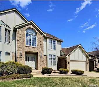 37494 Kingsburn Dr Livonia, MI 48152