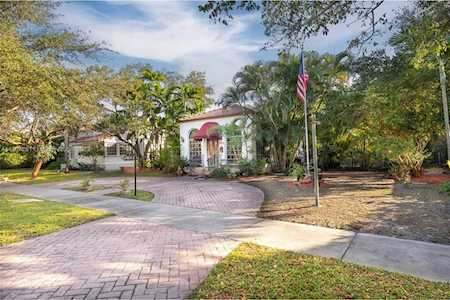 250 NE 104th St Miami Shores, FL 33138
