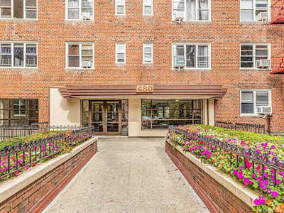 480 Riverdale Avenue #7 L Yonkers, NY 10705