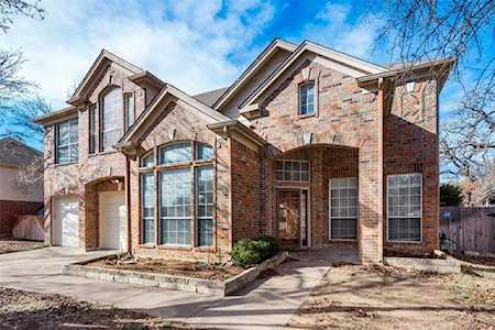 2528 Crestwood Drive Burleson, TX 76028