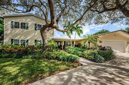 776 Chesapeake Dr Tarpon Springs, FL 34689
