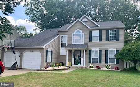 8 Chevy Chase Rd Sicklerville, NJ 08081