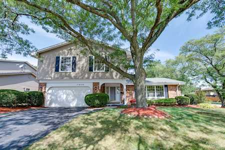 17W434 Sutton Place Darien, IL 60561