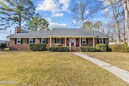 102 Dellwood Drive Greenville, NC 27858