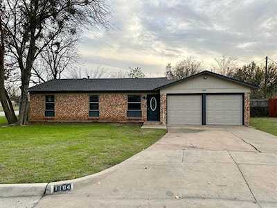 1104 Reba Court Fort Worth, TX 76115