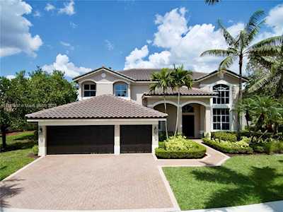 1806 Victoria Pointe Cir Weston, FL 33327