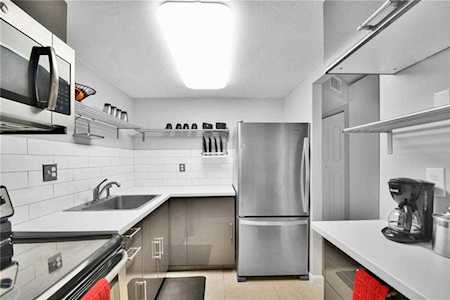 9121 Sunrise Lakes Blvd #105 Sunrise, FL 33322