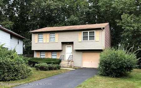 6 Robin Rd Howell, NJ 07731