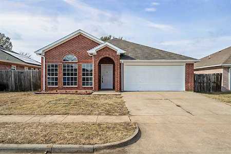 7008 Rovato Drive Arlington, TX 76001