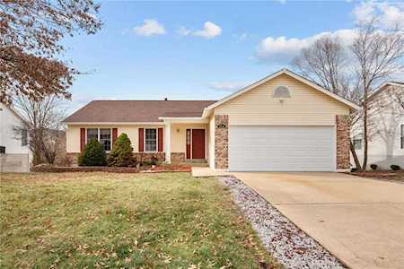 1716 Fairview Farms Circle Wentzville, MO 63385