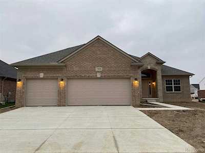 18321 Stallmann Macomb, MI 48042