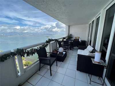 1717 N Bayshore Dr #A-3037 Miami, FL 33132