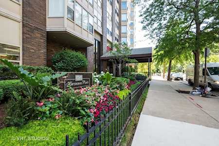 525 W Hawthorne Place #1902 Chicago, IL 60657