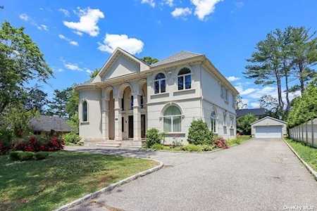 382 I U Willets Road Roslyn Heights, NY 11577
