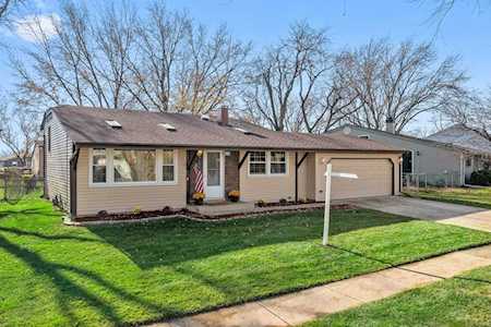1101 Beechwood Rd Buffalo Grove, IL 60089