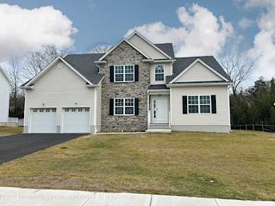 11 Rachel Ct Bayville, NJ 08721