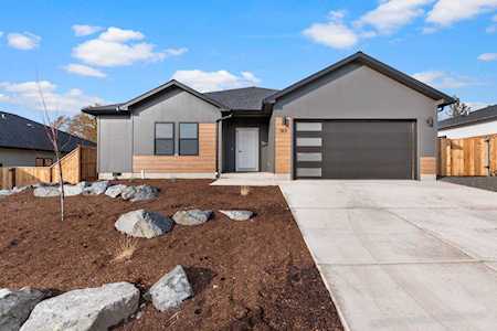 363 Arrowhead Trl Eagle Point, OR 97524