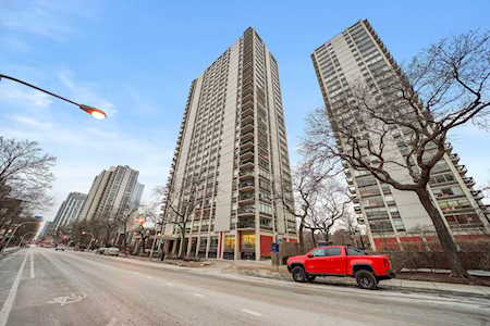 1355 N Sandburg Terrace #2209D Chicago, IL 60610