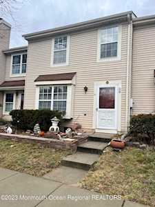 21 Alameda Ct Eatontown, NJ 07724