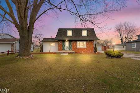 48186 Meadow Ln Chesterfield, MI 48051