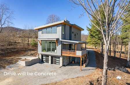 22 Lara Dr Mills River, NC 28759