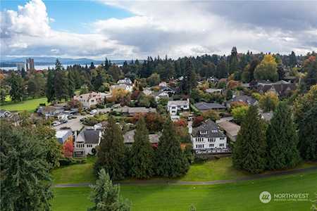 3338 E Shore Dr Seattle, WA 98112
