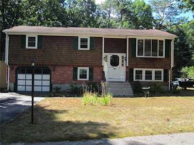 25 Daniel Dr Coventry, RI 02816