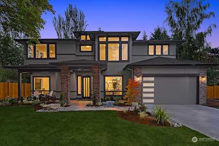 8648 NE 140th St Kirkland, WA 98034