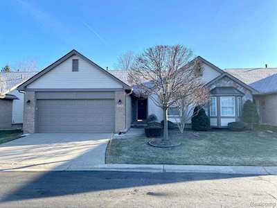 42292 Bayberry Clinton Township, MI 48038