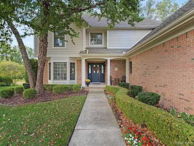 8670 Walker Washington, MI 48094