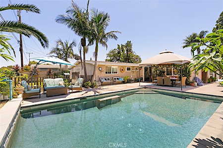 2352 Rutgers Dr Costa Mesa, CA 92626