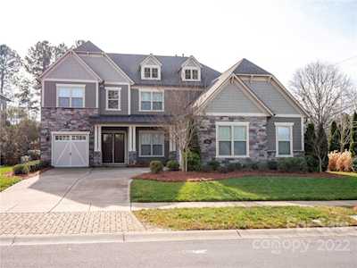 1733 Maple Oak Dr Charlotte, NC 28270