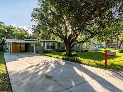 3208 SW 15th Ave Fort Lauderdale, FL 33315