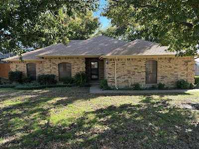 1001 Jacobs Crossing Court Burleson, TX 76028