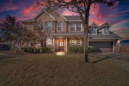2964 Clubhouse Circle Burleson, TX 76028