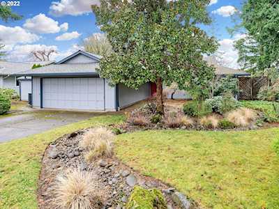 8780 SW Parkview LOOP Beaverton, OR 97008