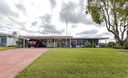 31708 Blanton Ln Tavares, FL 32778