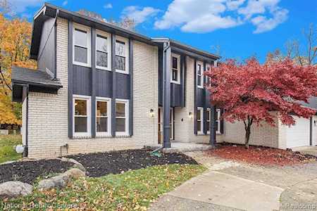 6929 Indian Creek Dr West Bloomfield Twp, MI 48322