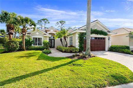 574 Eagle Creek Dr Naples, FL 34113