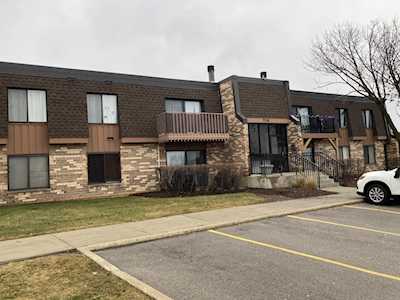 718 Killarney Ct #2B Schaumburg, IL 60193