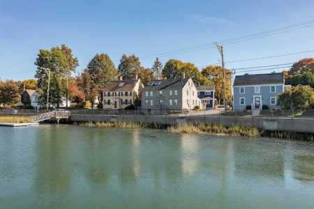 192 New Castle Ave #1 Portsmouth, NH 03801