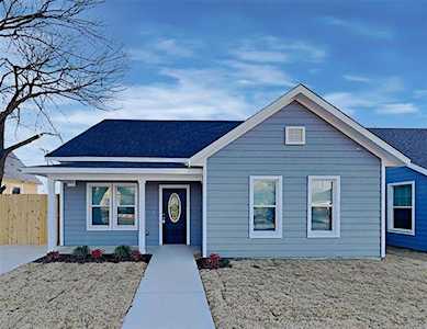 1008 E Leuda Street Fort Worth, TX 76104