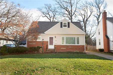 469 Oakmoor Rd Bay Village, OH 44140