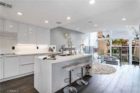 5322 N Marina Pacifica Dr Long Beach, CA 90803